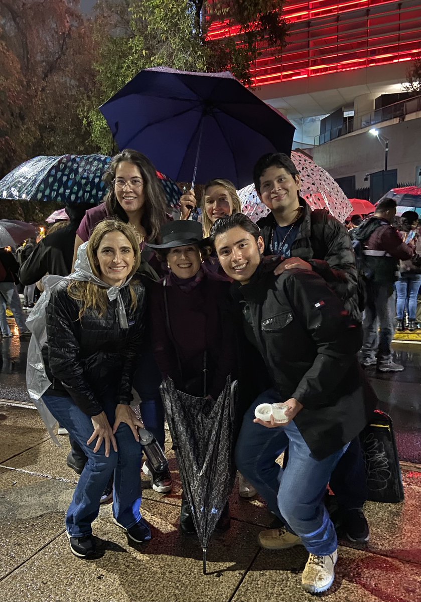 DeniseDresserG's tweet photo. ¿Donde estabas cuando militarizaron al país? Yo, protestando/marchando. Igual que lo hicimos con Calderón y con Peña Nieto. 

Nosotros no cambiemos de opinión ni de convicciones. 

Por la paz, antes, ahora y siempre 

#GuardiaNacional 
#ResistenciaFeministaAntimilitarista https://t.co/NOUU4YKGdk