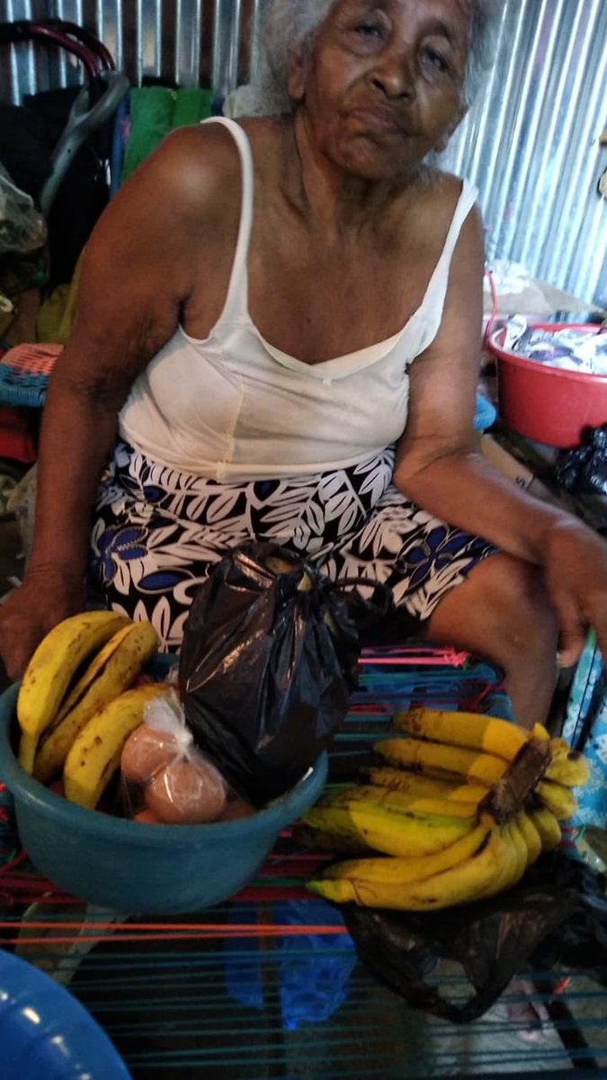 Por favor ella nesecita ayuda vive sola y nesecita prótesis delen retuit que llegue a un buen corazón el número de una vecina es 79341765 para quien quiera ayudar