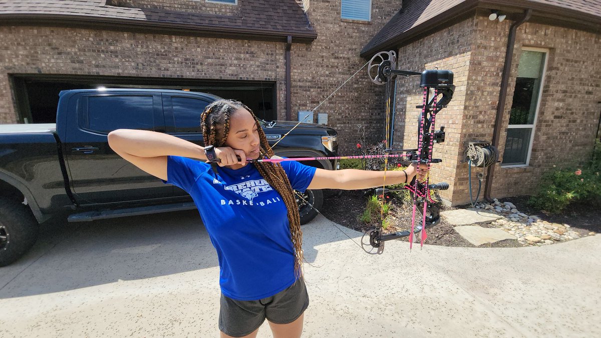 KeithRhodes007's tweet photo. @JRhodes2022 @HRhodes2022 Great Labor Day break in Texas! Skilled on multiple fronts๐น๐๐ฆ. Almost Time! #Bowtech #Goldtip #Tednugentarrows @BowtechArchery https://t.co/nwoWvetxGW