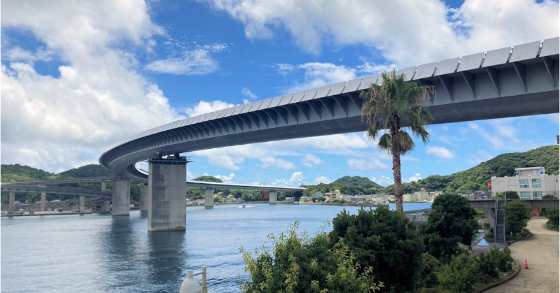 NIKKEIxTECH's tweet photo. 曲線形状の橋桁が災いして支承砕ける、想定外の力で疲労破壊 #支承 #牛深ハイヤ大橋 #天草市 #土木 #トラブル #日経クロステック