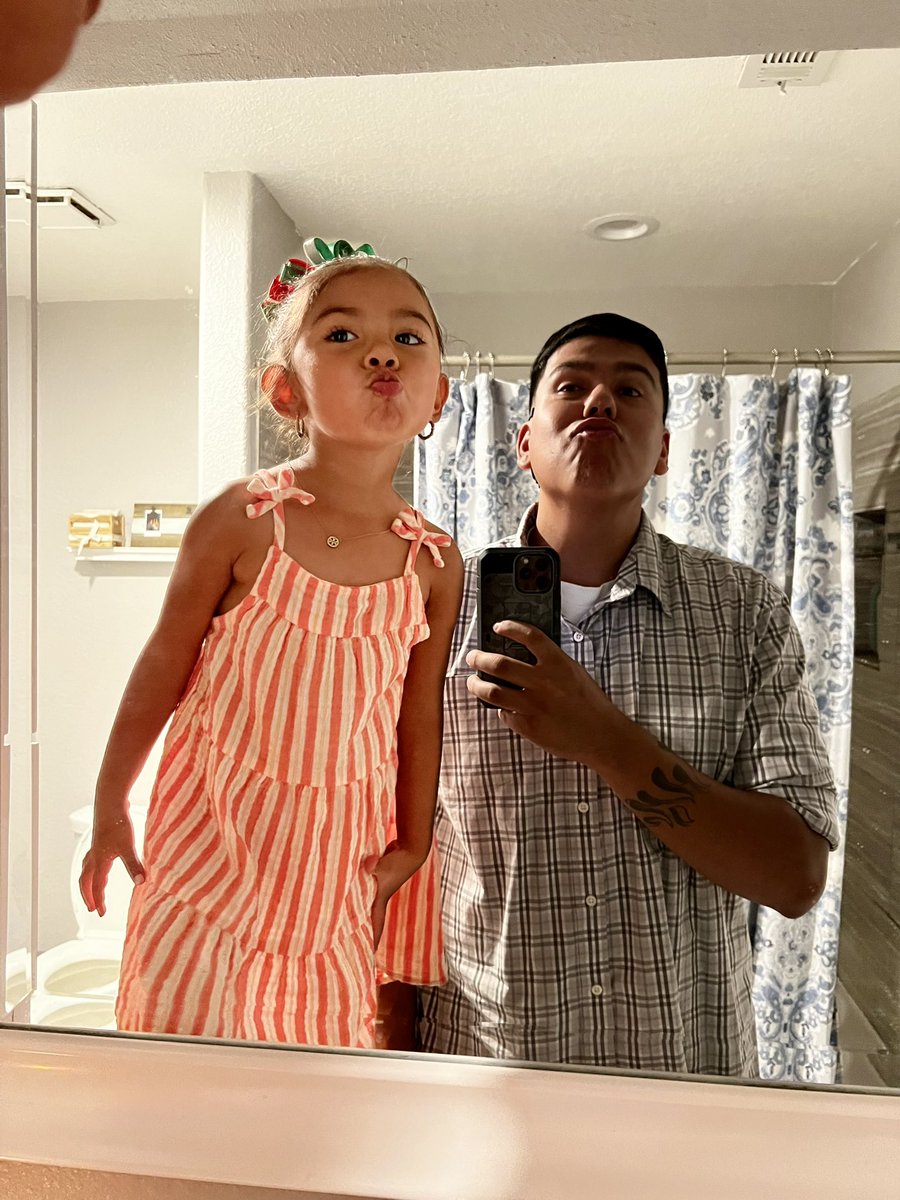 itsmanny1998's tweet photo. My Twin 💚💛❤️💜💙💖 https://t.co/PRqTUT1xL2