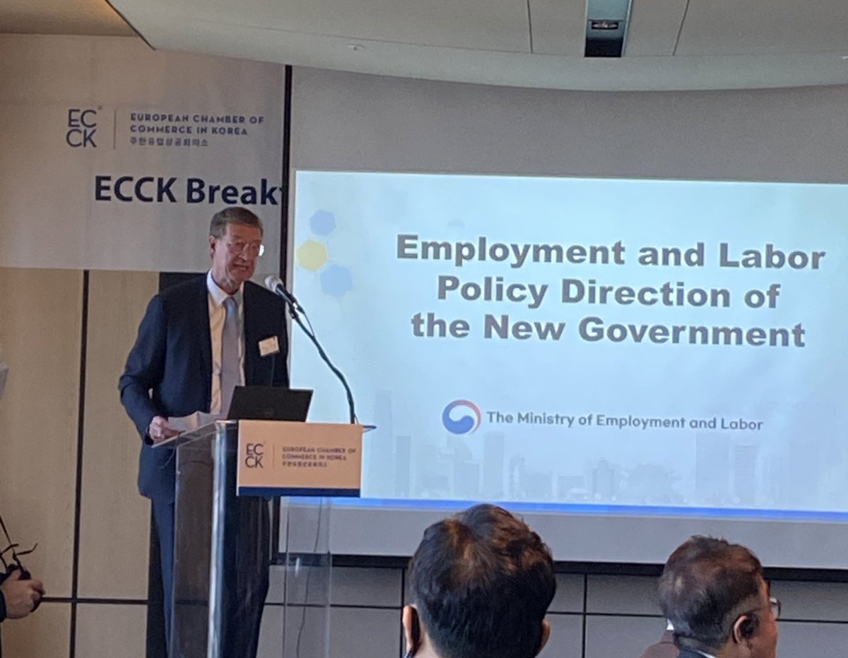 DKAMBinKorea's tweet photo. Happy to meet Jung-sik Lee, the Minister of Employment and Labor(@molab_suda). Thank you European Chamber of Commerce in Korea (#ECCK) and Korea Labor and Employment Service (#KLES) for hosting this meeting. Great insight and views on Korean employment and labour policy. https://t.co/sIOdkB86fF