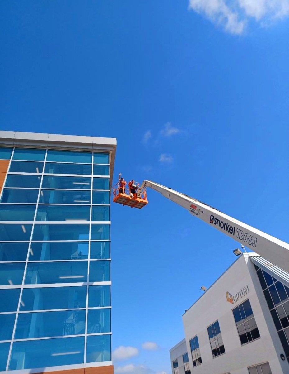 AlacServices's tweet photo. Did some lift work today! Nice job guys!

#alacservices #windowcleaning #windowcleaninglife #windowcleaningservice #windowcleanerslife https://t.co/B8d0XgpsNI