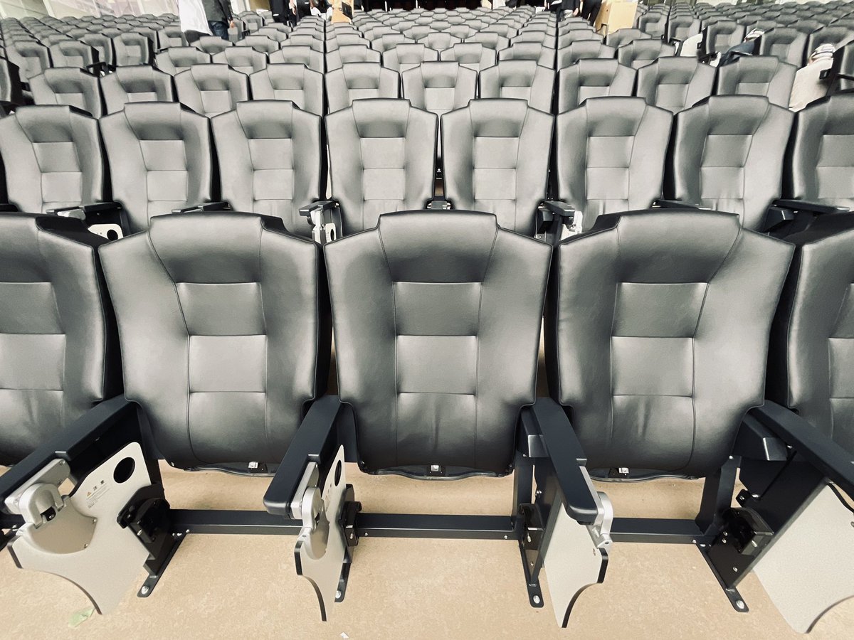 こちらはダイヤモンドクラブシート💺 バックネット裏フィールドレベル
