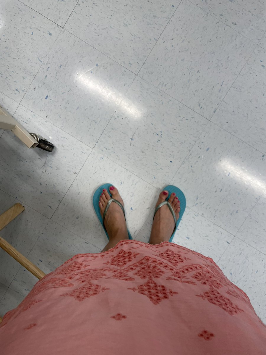 AngelaMBoone1's tweet image. Today at work, my rain-soaked sandal broke. Hot glue did not fix it. My gym bag in the car offered three choices- athletic slides, running shoes, and my gym-shower flip flops. These went with my business attire the best. #choosehumor, friends. Have a great day!
