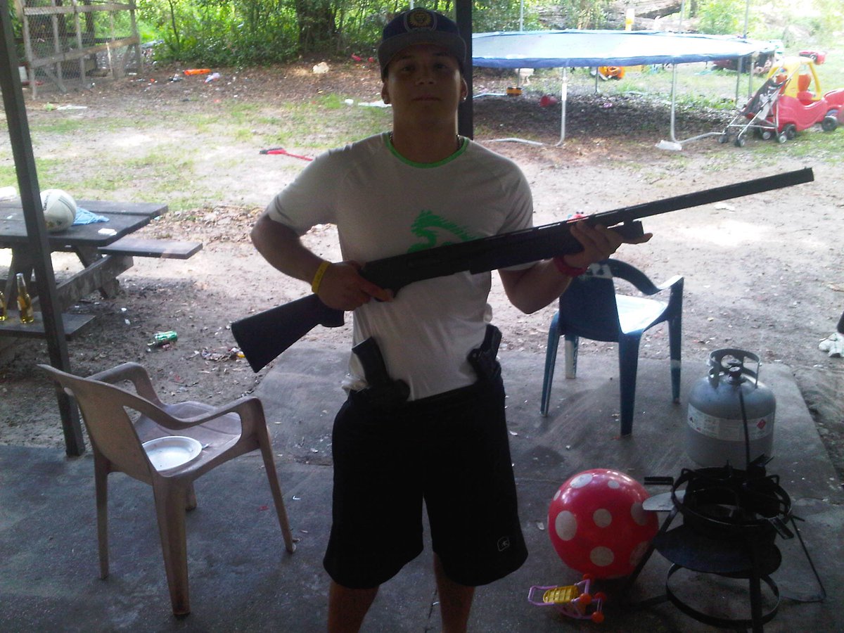 lukanzy23's tweet photo. Tamos ready pa la guerra https://t.co/0Dq02Zm49G