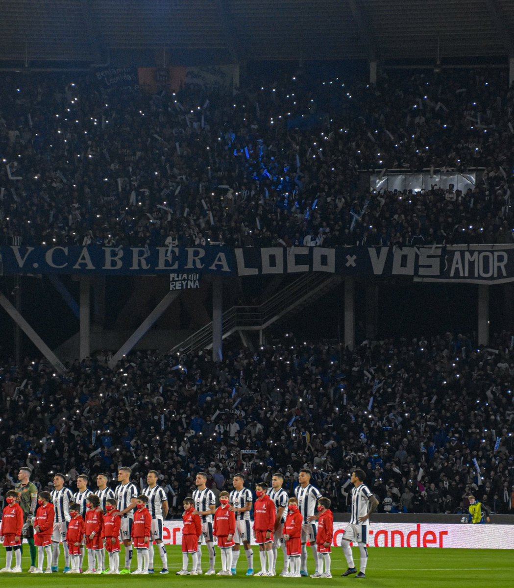 Los jugadores
Dejen la vida
Porque esta hinchada
Se merece una alegría...💙🤍