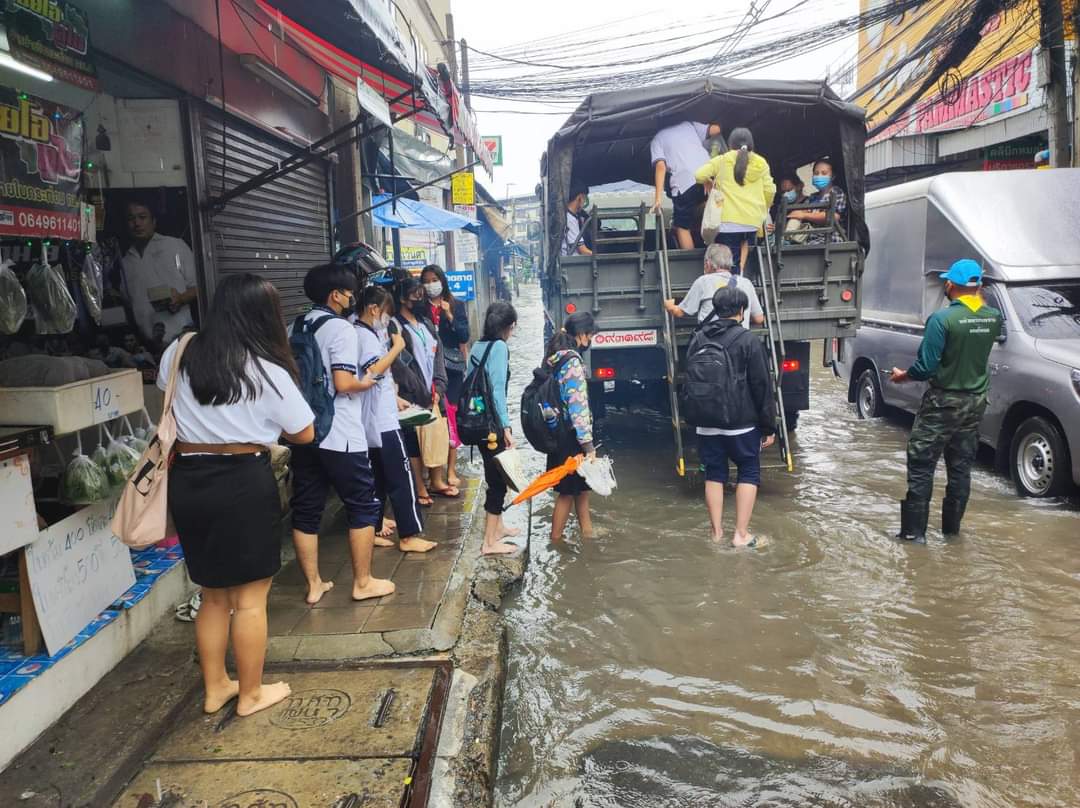 ทหารหลังกองพัน tweet media
