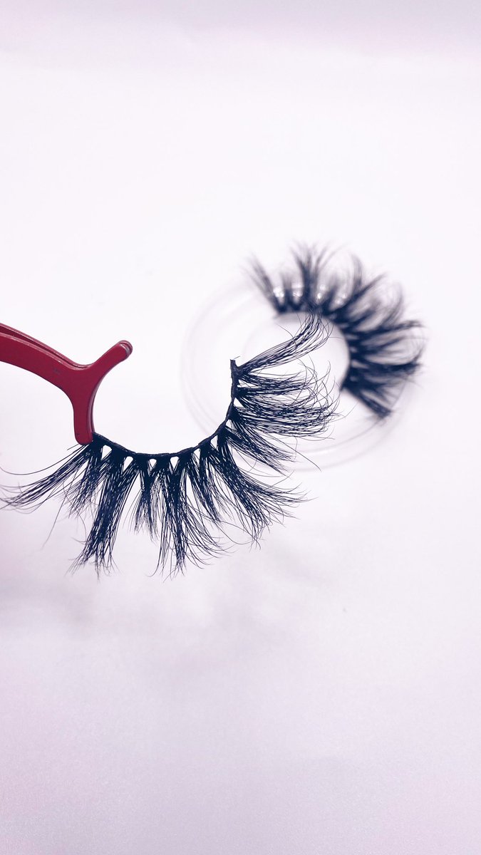 EyeKandiByQueen's tweet photo. Ladies… Satisfy your sweet tooth 🦷 🍭  Lash Style: HeartBreakerZ 💔 🔥 https://t.co/wveERFTwEZ #lashes #tsulashes #pvmua #houstoneyekandi #BORNPINK #eyekandiboutique https://t.co/Mgnzx4BaPH