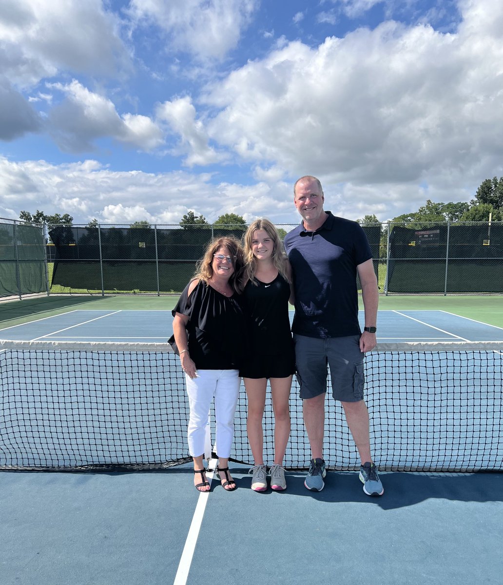 LPawTennis's tweet photo. Congratulations to our Seniors - Paige Broermann, Allie Despotakis, Josie Early and Ryann Eversole🎾 🧡🖤🎾 ⁦@LovTigers_AD⁩ https://t.co/mV9CX8E80d
