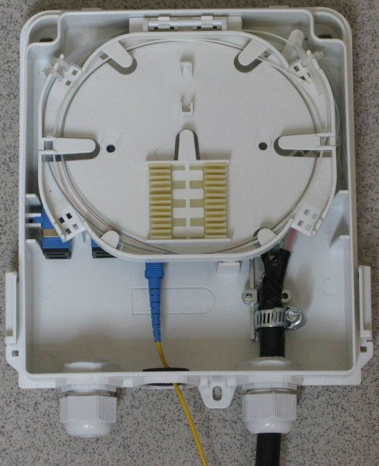 Andytangzx's tweet image. Fiber optic terminal box OTB-P42, indoor &amp;amp; outdoor using, IP65 Protection level, Suitable for 4pcs SC simplex adapters installation and usage. 
Contact for more details. 
Wechat/whatsapp: +8618520204997
#fttx #ftth #fiberopticterminalbox