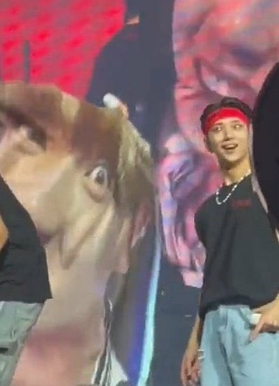 miwon17_'s tweet photo. Shuas face seeing his huge meme blanket 😭😭 https://t.co/oTYzY14udp