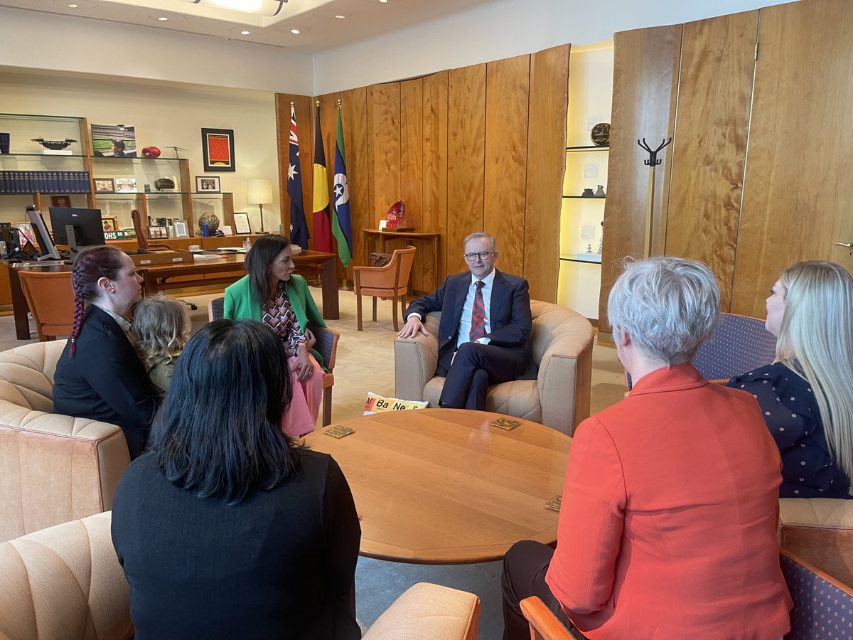 UnitedWorkersOz's tweet photo. Early childhood educators were heard today by PM @AlboMP and Early Childhood Ed Minister Anne Aly as educators called on the Fed Govt to #ValueEarlyEducators.
Educators Laura and Cass spoke out about exhausted workers facing understaffing every day.
#BigStepsNow #auspol https://t.co/1LZ4q3nWIr