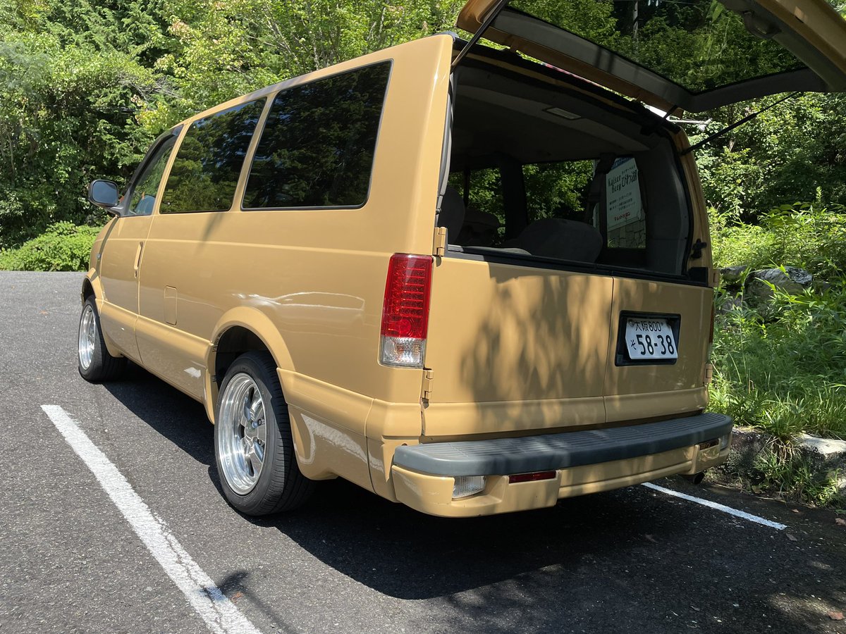 GiallodiPiombo's tweet photo. 納車したので!念願の自己紹介!
名前:うの
年齢:24
性別:男
住み:東大阪
愛車: アストロ🟠
一言:目指せ無事故無違反無キズ
#車好きと繋がりたい
#アメ車好きと繋がりたい
#chevyastro
#シボレー https://t.co/Wf7VIssZ4a