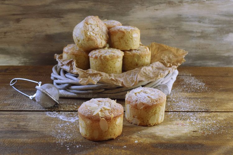 Lohecocinadoyo's tweet photo. ¡Vídeoreceta! Pastelitos de Almendras. Disfruta de un bizcocho sencillo y esponjoso :)
#Reipe #Food #Foodie https://t.co/YuRhv5jWpN https://t.co/eLrR1meR6K
