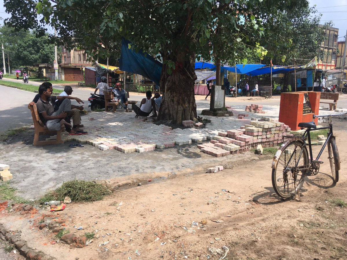 shaileshkris's tweet photo. Will these recycled fly-ash bricks be just used absolutely everywhere blindly? Im afraid a walk to the market will soon involve no green grass at all on the way. Is the flyashbrick market so lucrative to our ward councillors? #Ranchi @rmccommissioner #flyashbrick #skewedvision https://t.co/ELNmetm5xY