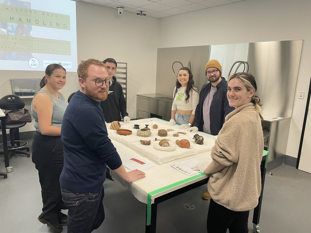 Macquarie_Uni's tweet image. This morning’s object handling workshop was awesome! Edward (blue top) led the students through how to carefully handle fragile objects and how to examine them for distinctive features, repairs, techniques, etc. @MacquarieMuseum #historyweek2022