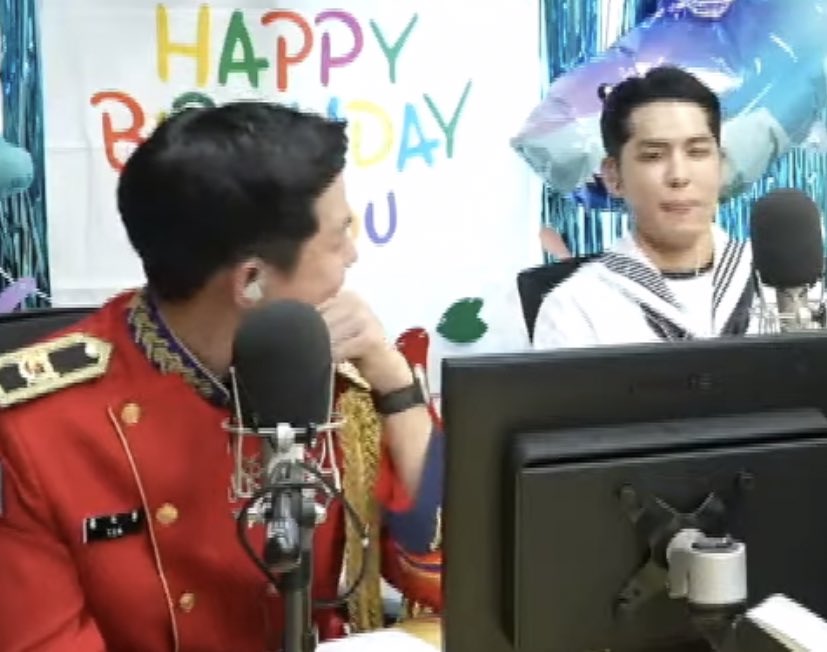 군인이 군인을 왜 이렇게 봐 씨빠알!!!!!