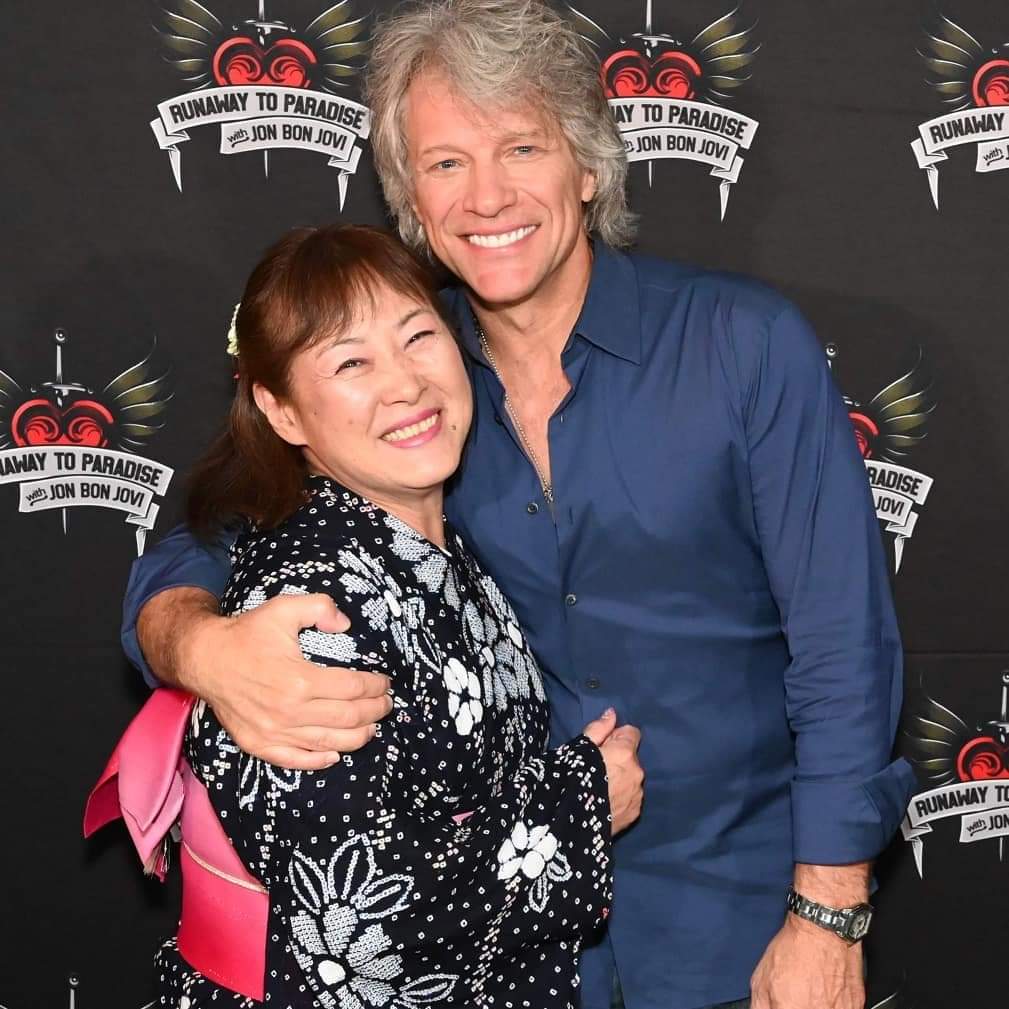 megu51's tweet photo. My whole life favorite photos with Jon Bon Jovi😍
Jon said "Thanks dressed up, I looovvveee it." But I wore it inside out🤣🤣🤣
At Mediterranean Sea by Runawaytours⛴️ on the 7th of September in 2019.
@jonbonjovi 
@runawaytours https://t.co/lNBE9oRyKF