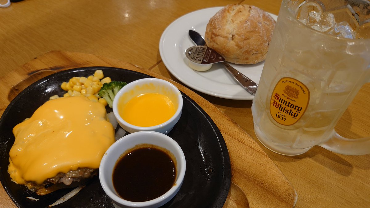 soi_n_one's tweet photo. ランチはチーズハンバーグで🍺ね。
勿論足りないからハイボールも。
#ココス
#COCOD https://t.co/qKO830POfj