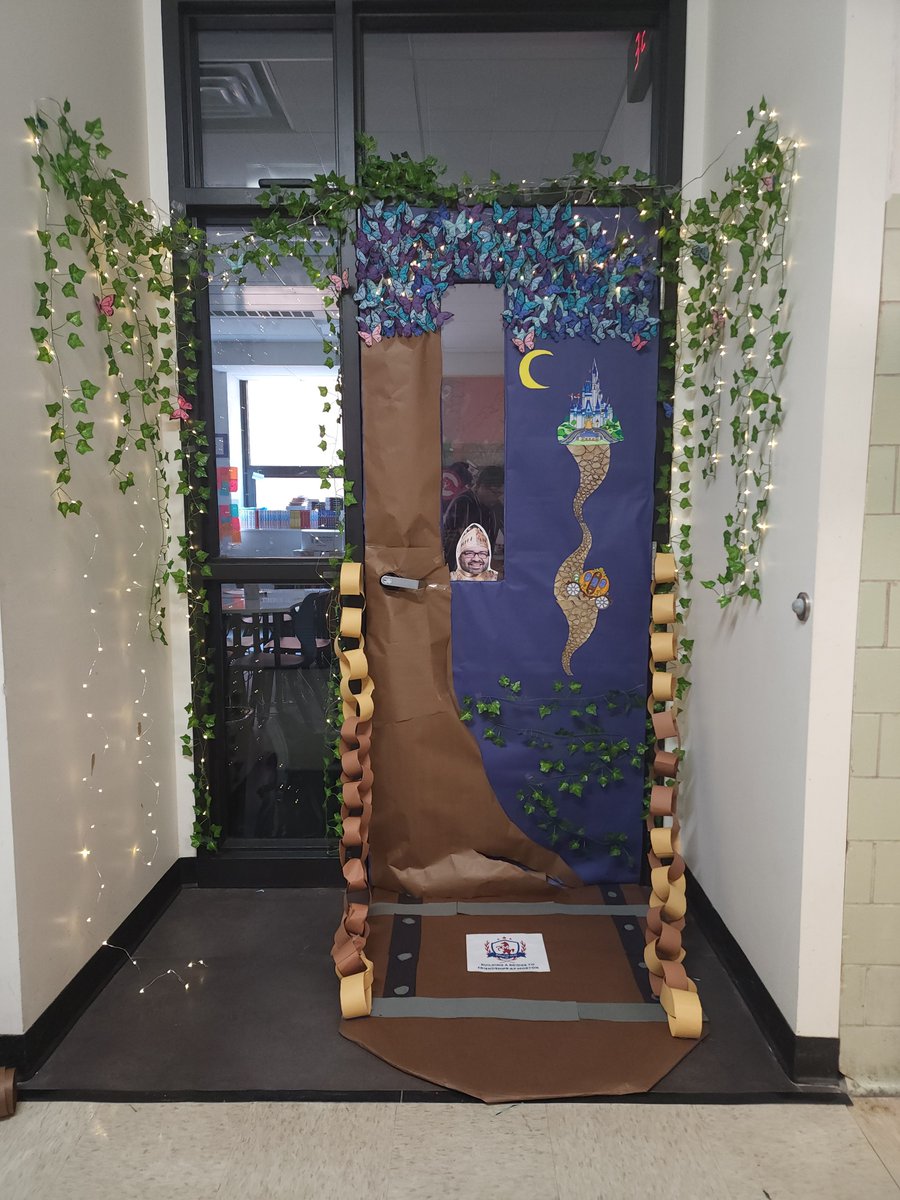 This how the door of the bilingual club looks like.