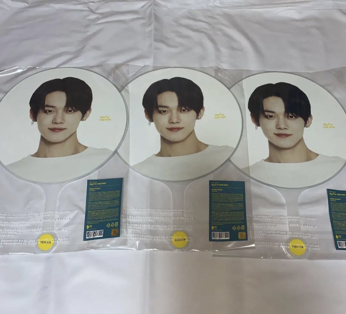 satellitevmin's tweet photo. IS ANYONE INTERESTED IN BUYING A YEONJUN FANLIVE MOA X TOGETHER PICKET!! ⭐️⭐️ IM PLANNING ON HOSTING A GROUP ORDER FOR THEM SO PLS LMK IF INTERESTED AND ILL LET YOU KNOW THE DETAILS :) #txtgo #txtgrouporder #kpopgo #txtmerch #wtstxt #txtwts #txt #yeonjunwts #wtsyeonjun #YEONJUN https://t.co/7sZwMqr5gH