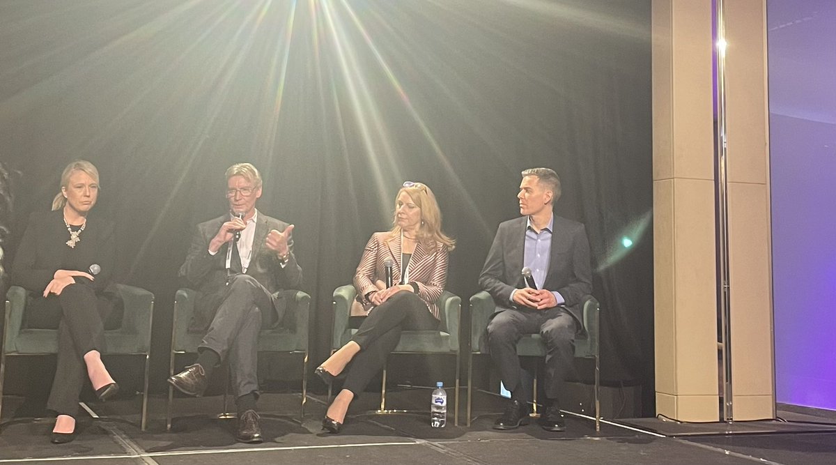 In the CBDC & stablecoin panel @NigelDDobson highlights ANZ focus on tokenisation of carbon credits and inclusion of verifiable credentials in NFTs, noting the later will increase the value of the NFT. #Intersekt
