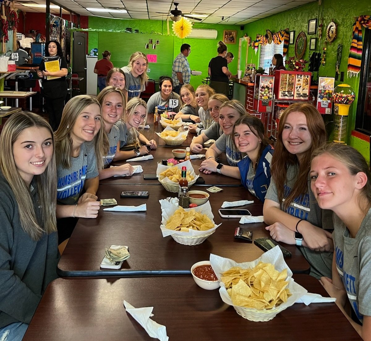 HOW HOW BOUT THEM LADY HORNS!

A clean sweep over High Island and a celebratory dinner at Macho's makes for a great Tuesday night!

Congratulations on the victory and go Lady Horns!

Top Stat Leaders

<a href="/OliviaMoore2025/">Olivia Moore</a>: 7 kills
<a href="/kennedybeckett2/">kennedy beckett</a> : 3 kills
(Thread)
@saphirec98