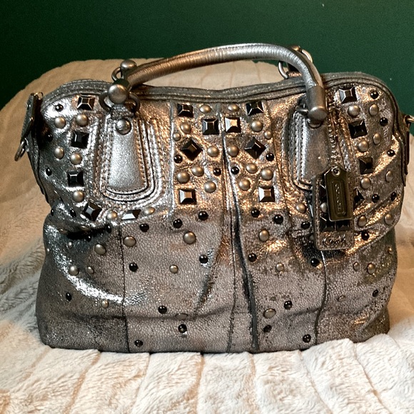BensonJanon's tweet photo. So good I had to share! Check out all the items I'm loving on @Poshmarkapp from @hammon_jennifer @ashley38463259 #poshmark #fashion #style #shopmycloset #coach #bellajack: https://t.co/43FIAMFDt2 https://t.co/2sIRSP3jXY