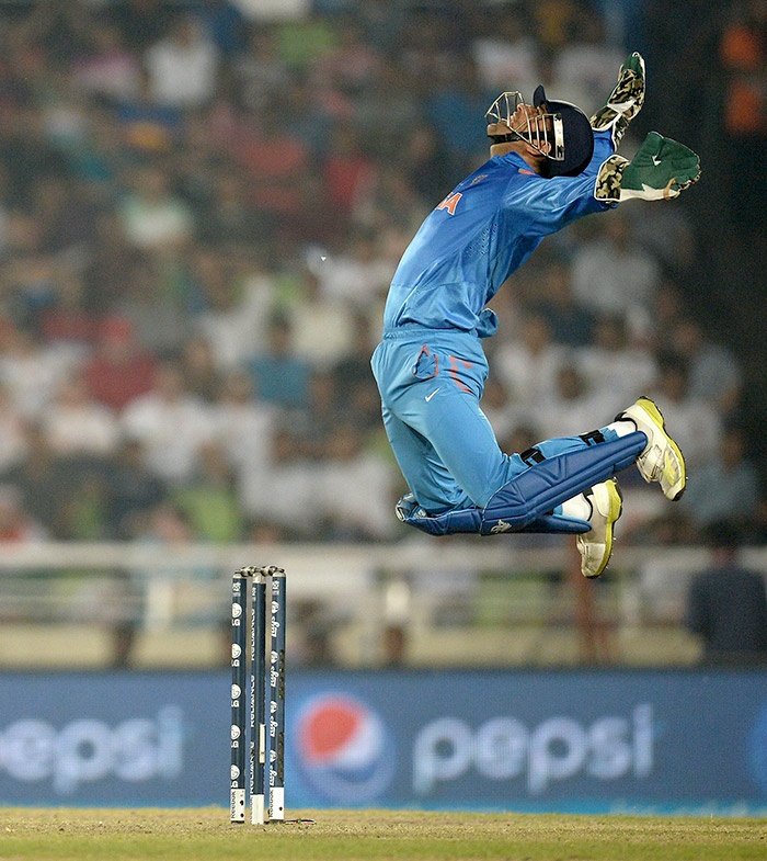 DHONIism's tweet photo. The GOAT @MSDhoni 💥 https://t.co/IVpfrDVWcA