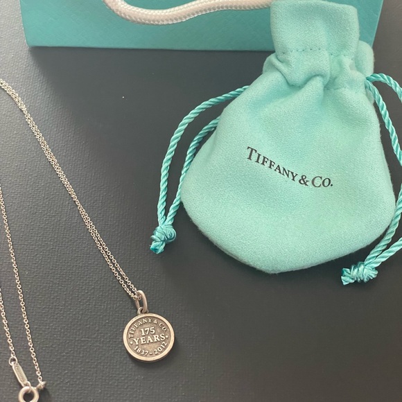 shazzababe73's tweet photo. So good I had to share! Check out all the items I'm loving on @Poshmarkapp from @lilymolina751 #poshmark #fashion #style #shopmycloset #chicos #tiffanyco #dufonte: https://t.co/Ofp8nQyVZw https://t.co/nnDNuQUdZN