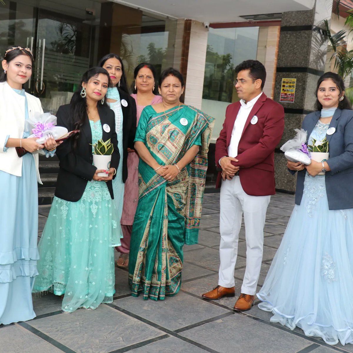 kids_classes's tweet photo. Glimpses of Teachers'Day - 2022 grand celebration in The Wave International. #Ms_Nirmala_Kumari_Bareliya, #DEO (#District_Education_Officer) #eastsinghbhum  Jamshedpur joined as the #Chief_Guest and #Dr_Hassan_Imam_Mallick, #Senior_International_Handball_Coach as  #Guestofhonor https://t.co/X5wQKCUvBn