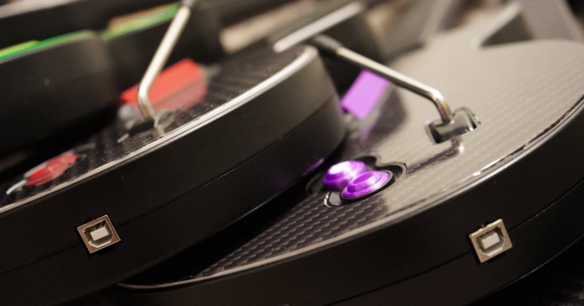 CCRedOldAccount's tweet image. My New Custom Les Paul Wii-Based Mods are finally Done! 
RJ-11 -&amp;gt; USB - B custom designed boards, Tilt Accelerometer Support, Mech Frets, Professionally CNC Cut Vinyl Wrapped Faceplates, 3d Printed Parts