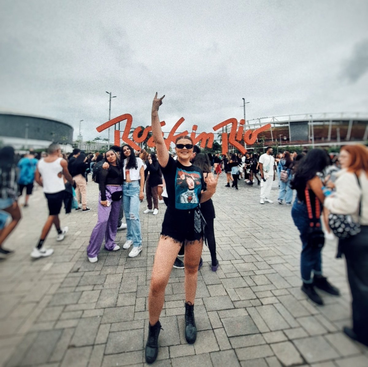 postsquinn's tweet photo. Amores, sumida aqui por motivos de que estava no RJ para o Rock In Rio para ver minha musa Demi Lovato e claro que tive que levar meu amor pelo Joseph Quinn junto comigo ❤ Agora já estou em casa e voltarei a programação normal por aqui. Hahaha https://t.co/Ft6FBUqiYB