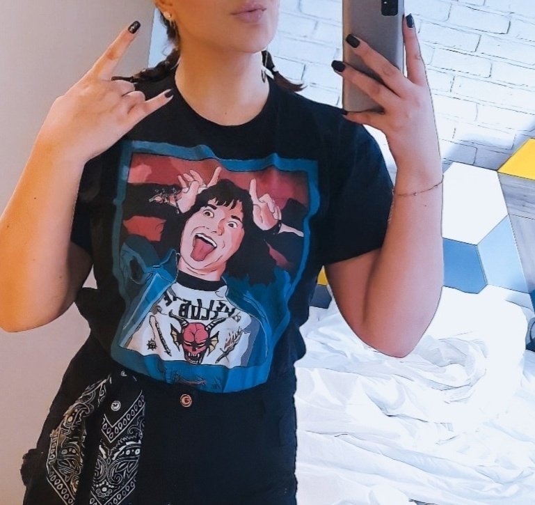 postsquinn's tweet photo. Amores, sumida aqui por motivos de que estava no RJ para o Rock In Rio para ver minha musa Demi Lovato e claro que tive que levar meu amor pelo Joseph Quinn junto comigo ❤ Agora já estou em casa e voltarei a programação normal por aqui. Hahaha https://t.co/Ft6FBUqiYB