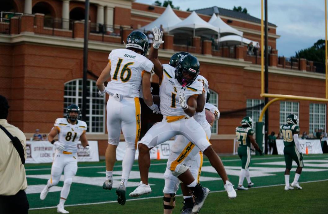 Great story by <a href="/13ConnorRhiel/">Connor Rhiel</a> on <a href="/WMTribeFootball/">William & Mary Tribe Football</a> using a strong summer to upset <a href="/CharlotteFTBL/">Charlotte Football</a> in Week 1 <a href="/13NewsNow/">13News Now</a> 🏈🏈🏈
13newsnow.com/article/sports…