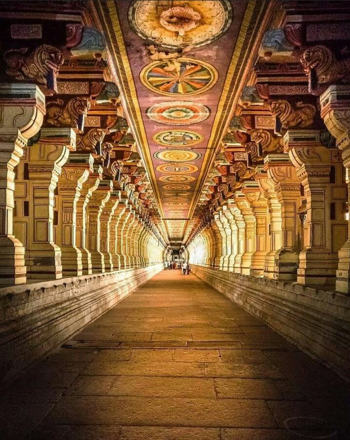 desi_thug1's tweet photo. World longest temple corridor with 1212 pillars is in Ramanathaswamy temple https://t.co/4LFqPlkPGK