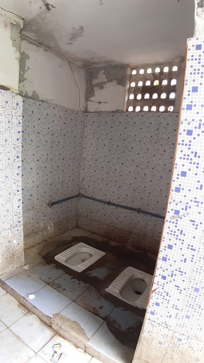 Devanathan87's tweet photo. Coimbatore corporation has introduced couple's toilet ☺️ Wow. But no doors ☺️ https://t.co/rGWpAjMIl5