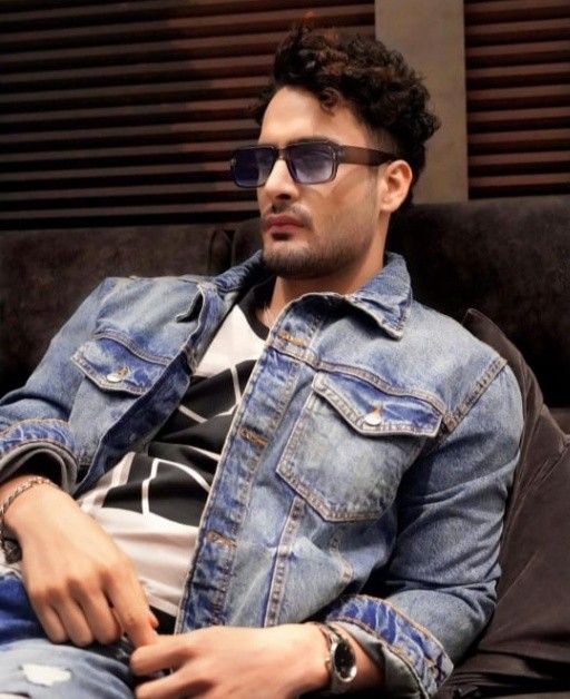 starryXumar's tweet photo. @realumarriaz Eagerly waiting from past several months. Hopefully it'll be worthy time. Curiosity is really high. Hope to see you on screens super soon :) 

#UmarRiaz #UmarArmy https://t.co/U1L5OGWGYQ