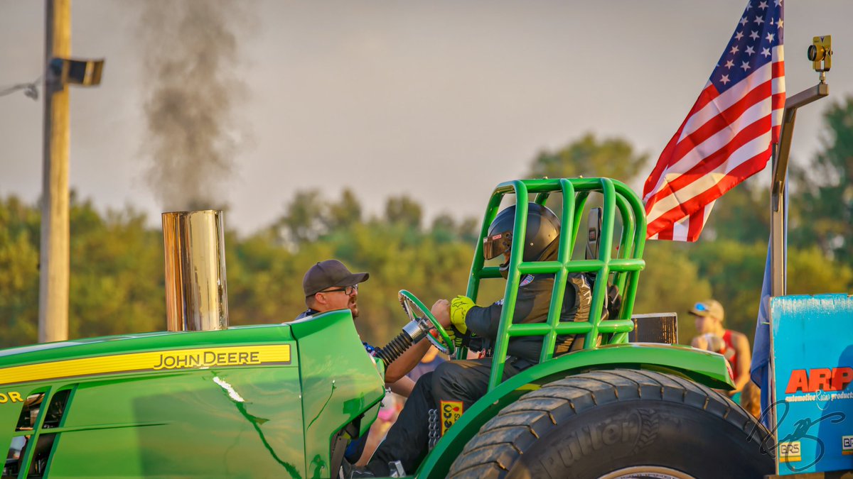 rroossinck's tweet photo. Let’s do one more for #tractortuesday. Or #teamworktuesday. Either way, show me some tractor teamwork. #photography #tractorpulling (Also, can we agree that @_sydneesummers  has got the Bette Davis eyes game on lockdown?) https://t.co/Sqw6OSnyYL