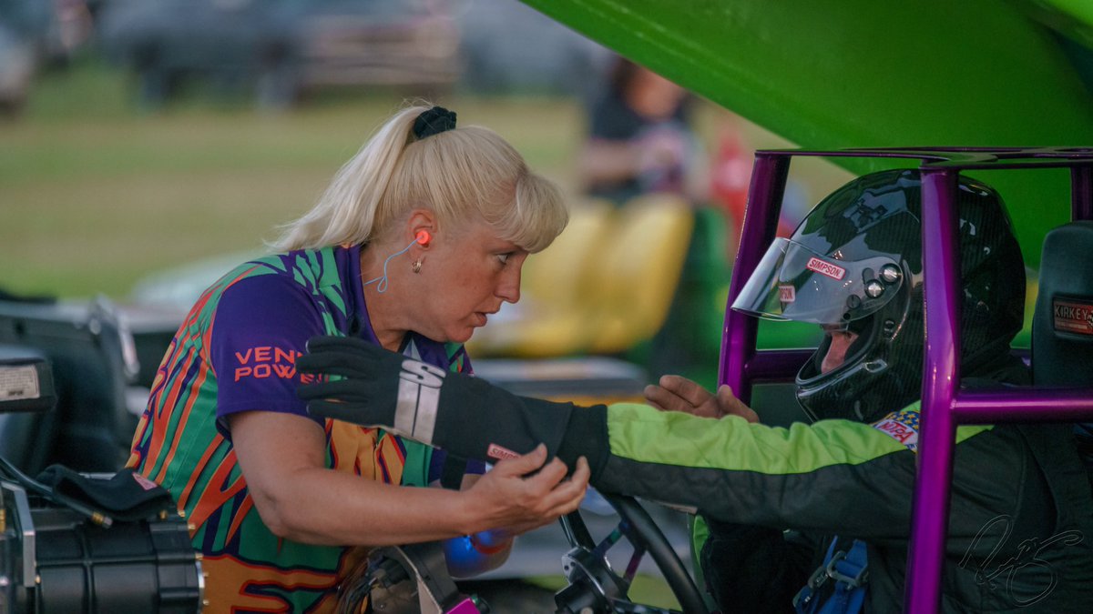 rroossinck's tweet photo. Let’s do one more for #tractortuesday. Or #teamworktuesday. Either way, show me some tractor teamwork. #photography #tractorpulling (Also, can we agree that @_sydneesummers  has got the Bette Davis eyes game on lockdown?) https://t.co/Sqw6OSnyYL
