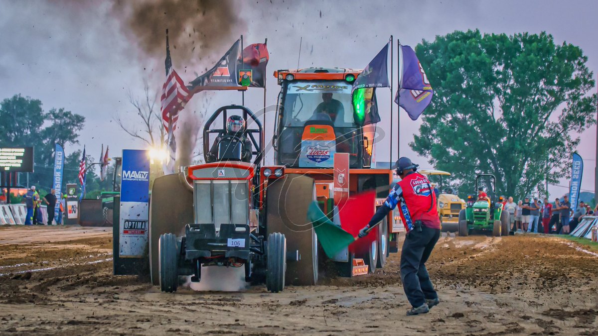 rroossinck's tweet photo. Let’s do one more for #tractortuesday. Or #teamworktuesday. Either way, show me some tractor teamwork. #photography #tractorpulling (Also, can we agree that @_sydneesummers  has got the Bette Davis eyes game on lockdown?) https://t.co/Sqw6OSnyYL