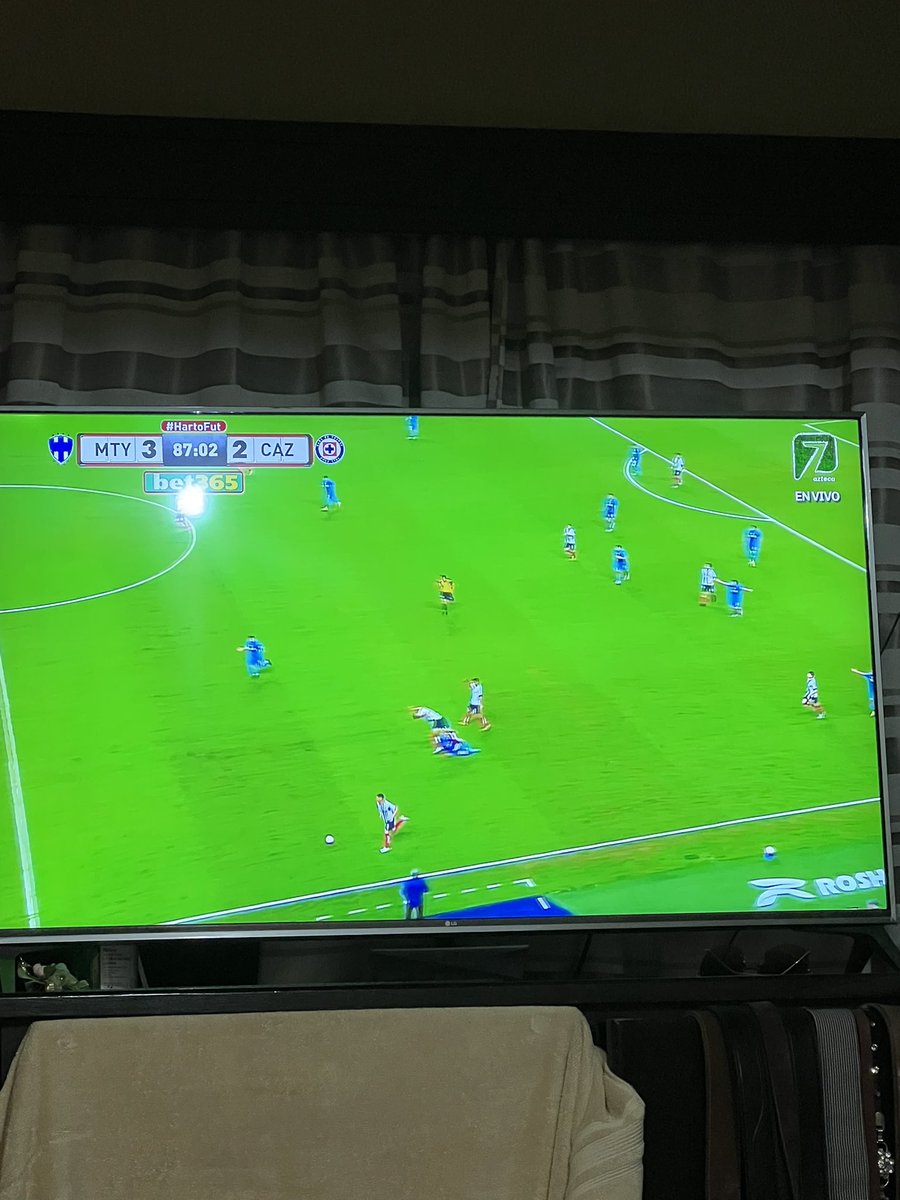 _ceron13's tweet photo. @AztecaDeportes Aquí tranquilo disfrutando del partido https://t.co/vG4wCgwahQ