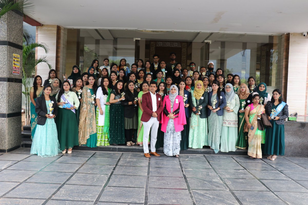 KidsInternatio5's tweet photo. Glimpses of Teachers'Day - 2022 grand celebration in The Wave International. #Ms_Nirmala_Kumari_Bareliya, #DEO (#District_Education_Officer) #eastsinghbhum  Jamshedpur joined as the #Chief_Guest and #Mr_Hassan_Imam_Mallick, #Senior_International_Handball_Coachas #Guestofhonor https://t.co/EtuxwllDri