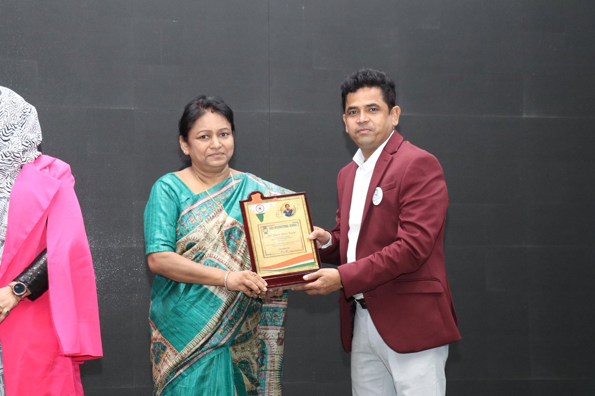 KidsInternatio5's tweet photo. Glimpses of Teachers'Day - 2022 grand celebration in The Wave International. #Ms_Nirmala_Kumari_Bareliya, #DEO (#District_Education_Officer) #eastsinghbhum  Jamshedpur joined as the #Chief_Guest and #Mr_Hassan_Imam_Mallick, #Senior_International_Handball_Coachas #Guestofhonor https://t.co/EtuxwllDri