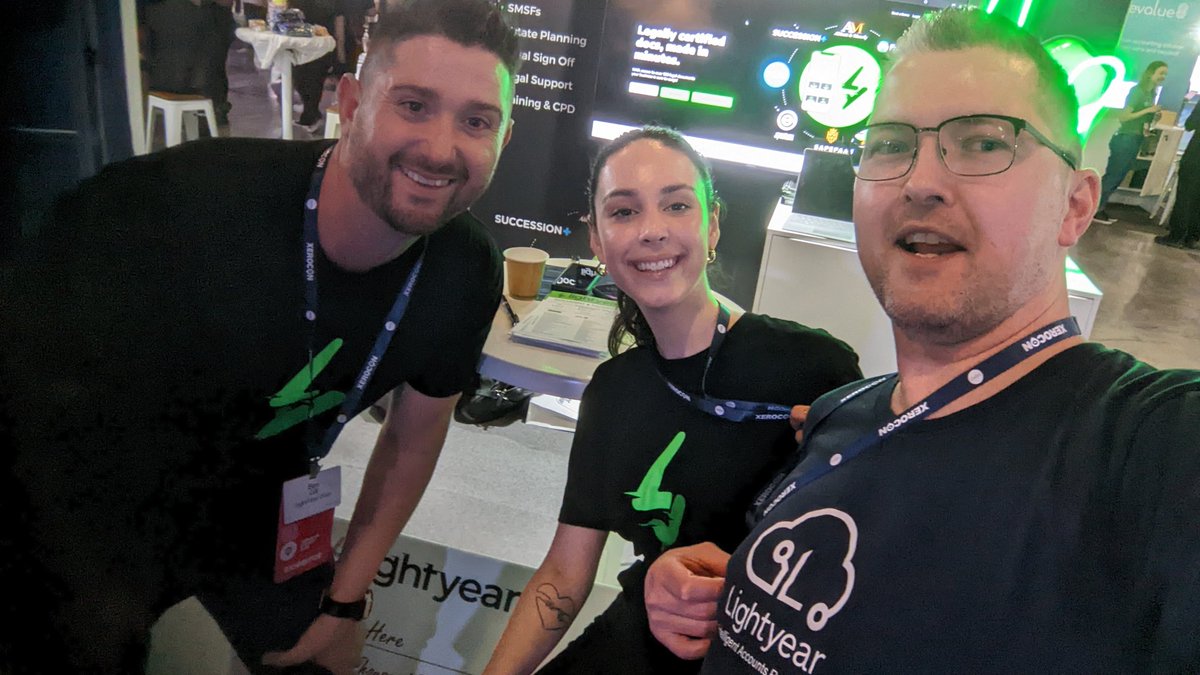 ltyr_gary's tweet photo. Had to do the selfie with @LightYearDocs and @lightyearcloud #xerocon https://t.co/82nydEVhlD