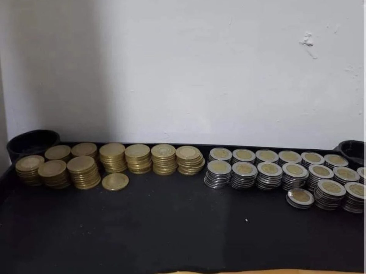 ChanyPShowTV's tweet photo. Me propuse poner una moneda cada vez que esté de mal genio, Empecé hoy en la mañana. https://t.co/kfFih7lfp8