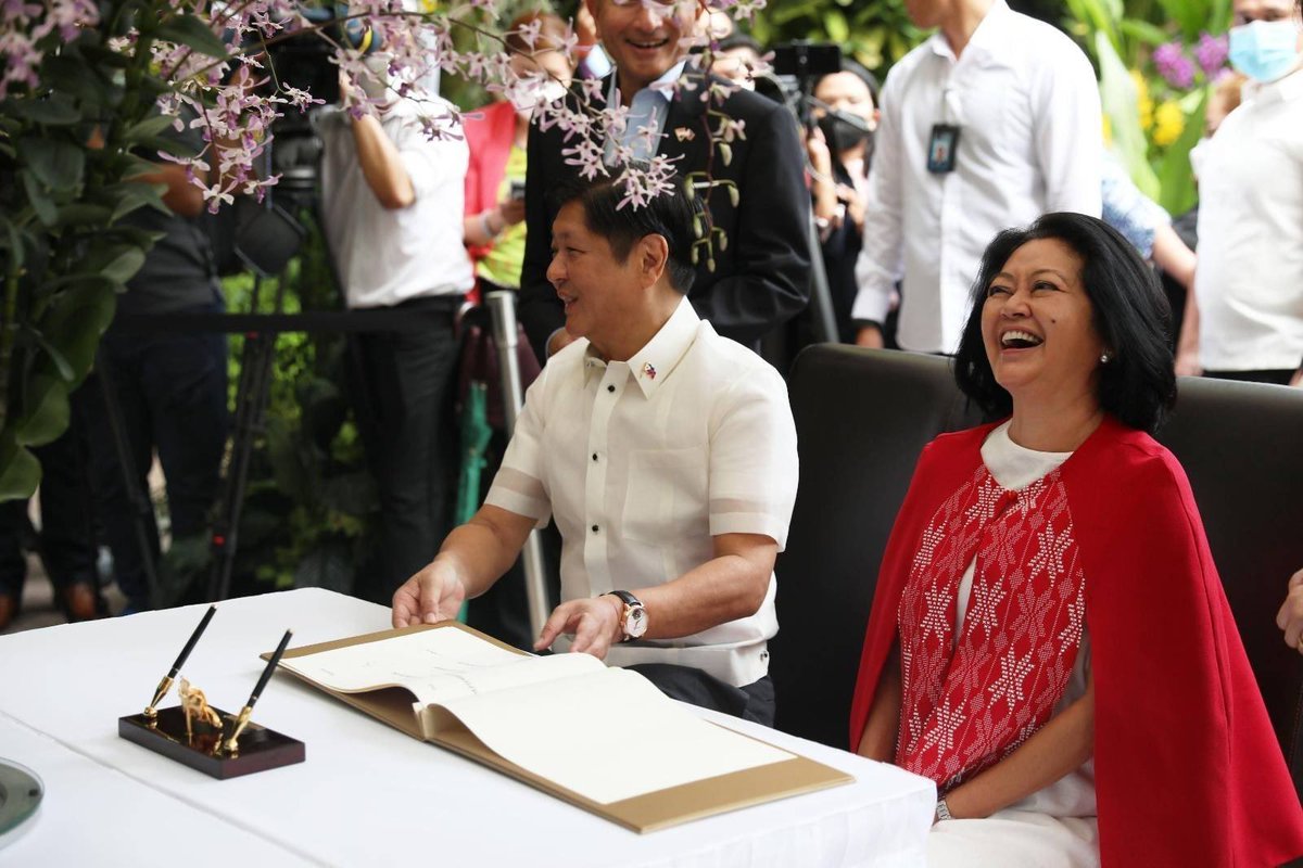 bongbongmarcos's tweet photo. We express our deepest gratitude to the government of Singapore for having the 'Dendrobium Ferdinand Louise Marcos' orchid named in honor of myself and the First Lady of the Philippines, my wife, Louise Araneta-Marcos. https://t.co/lU7iwa54ii