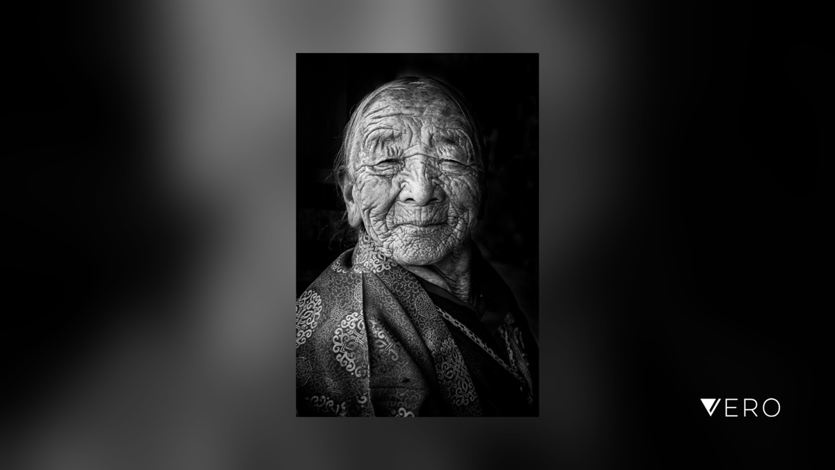 snagpal's tweet photo. A Tibetan woman in Bhutan
.
2019, Thimphu 

#Portrait #People #Monochrome #streetportraits #momo #lensculture #noir #tibet #lady #woman #female #portrait2022 #portraitphotogapher #bhutan #india #exhile #buddah #BlackBackground https://t.co/atHg8eHjWd https://t.co/wCXcwleHci