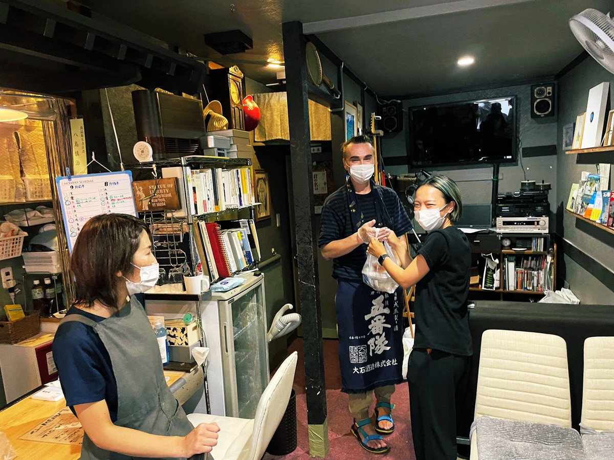 石巻でウクライナの方がお店始めたと聞きつけて行ってきました！ボルシチというお店で旦那のヴィタリさんがウクライナの方。今日のメニューのデルニがめちゃ美味しかった🐟水曜と土曜だけバーを間借りしてやってるそう。みんなも行ってみて〜！

yomiuri.co.jp/local/miyagi/n…